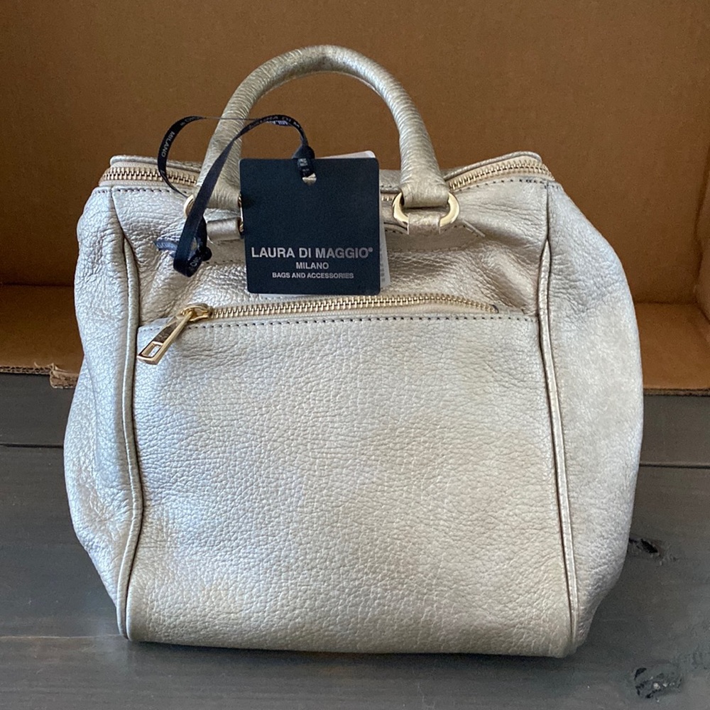 Laura Di Maggio Gold Metallic Made in Italy handbag/backpack New with tags